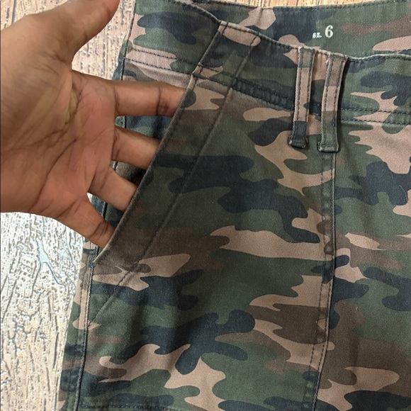 White House Black Market Camo High-Rise Slim Jeans - Picture 5 of 13
